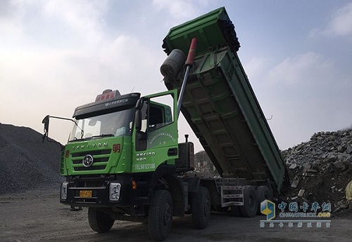 上汽依维柯红岩杰狮c100 390马力8x4智能渣土车经过半年的使用,轩青