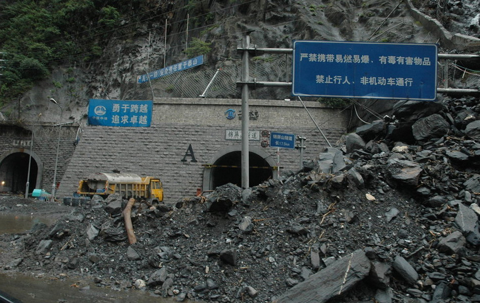 四川錦屏水電站施工區泥石流致多人遇難