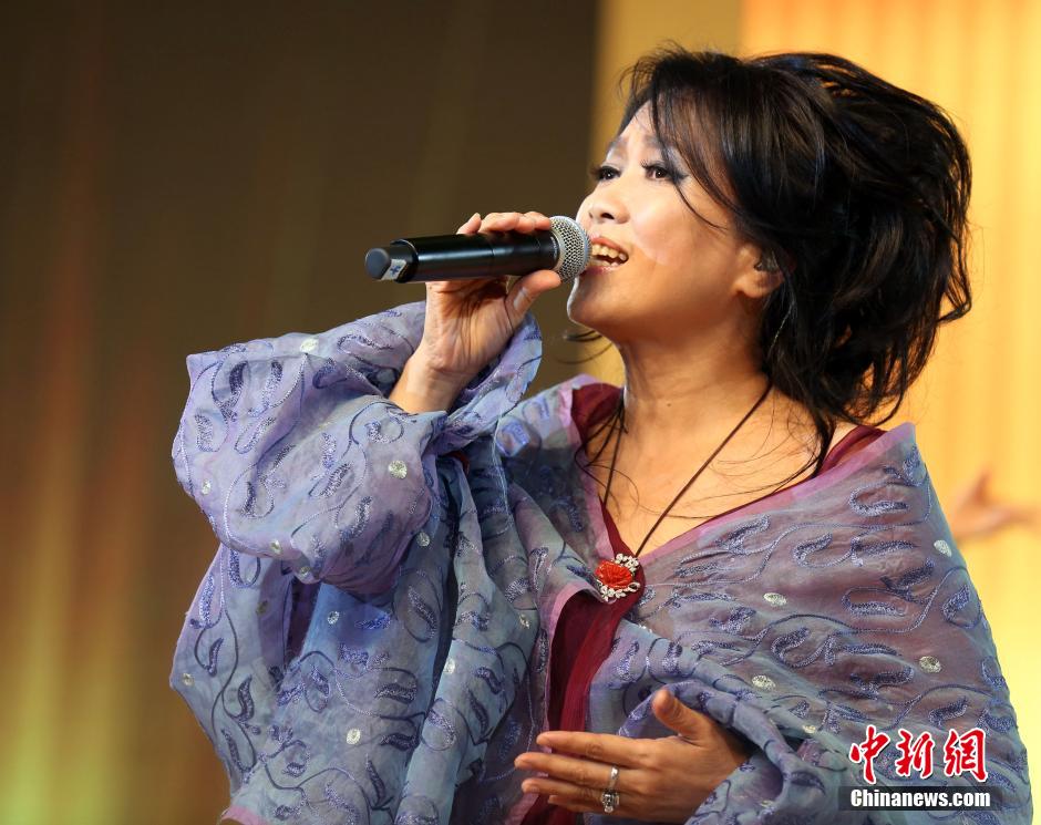 尼泊尔歌手琼英卓玛图片