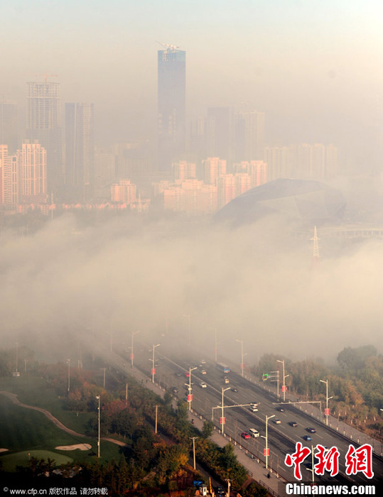 沈阳大雾弥漫 城市如"空中楼阁"