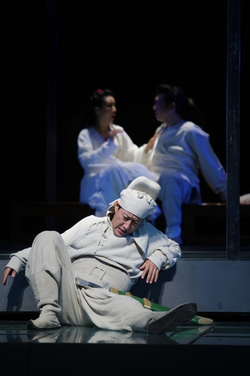 北京人艺展演首部小剧场戏《我爱桃花》