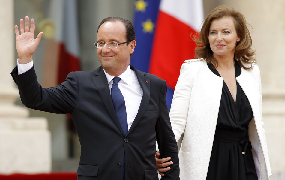 法国举行总统权力交接仪式 奥朗德就职