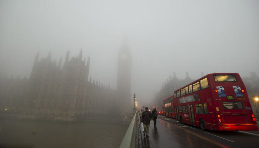 伦敦大雾吞噬摩天大楼现壮观奇景