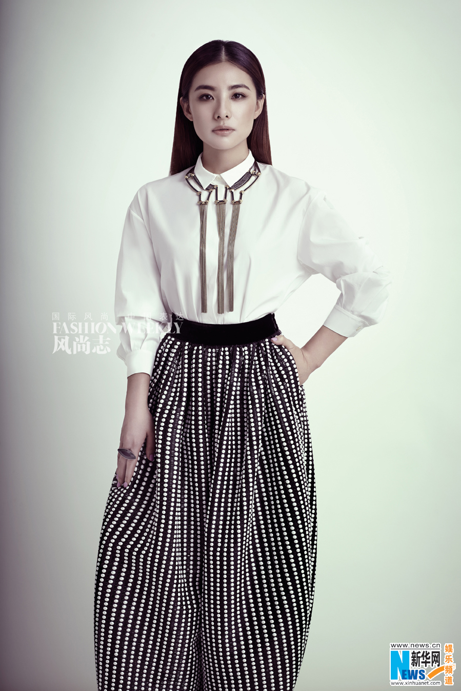 刘璇《风尚志》大片知性诱惑 红唇抢镜目光犀利