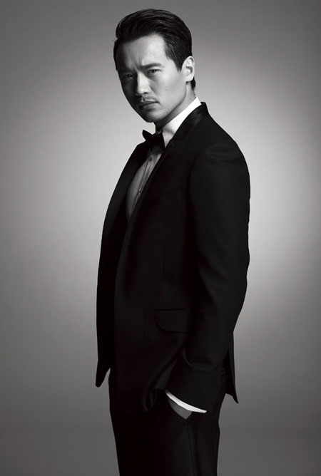 高云翔黑白写真曝光 眼神迷离显神秘[图集]