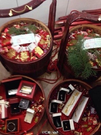 土豪人民币花束求婚中外有钱人的雷人炫富