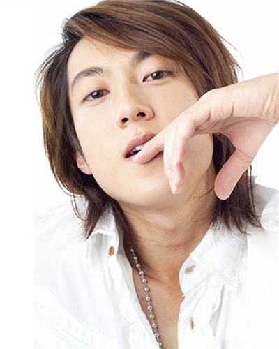 吴尊斜刘海发型 温柔魅力绽放无遗