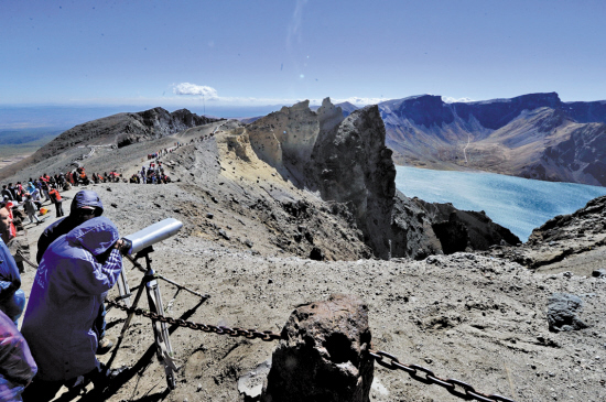 勇闯火山感受地球脉动