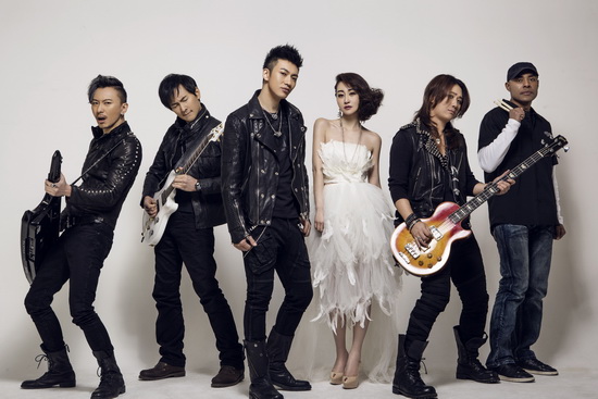 信乐团王冰洋跨界携手单曲飞舞摇滚也柔情