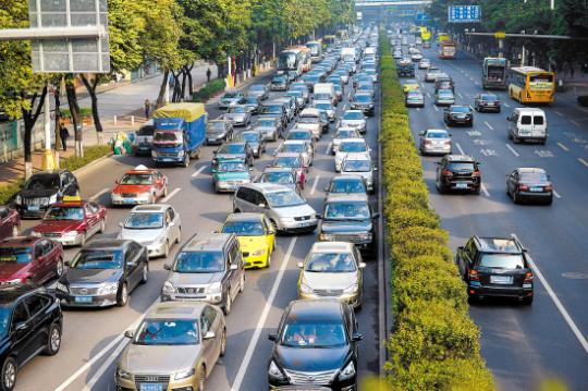 2013年广州城市道路工作日全天处于轻度拥堵状态 羊城晚报记者 宋金峪