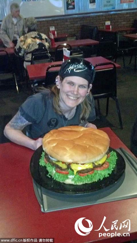 今年34岁的莫莉·斯凯勒(molly schuyler)来自美国内布拉斯加州的贝尔