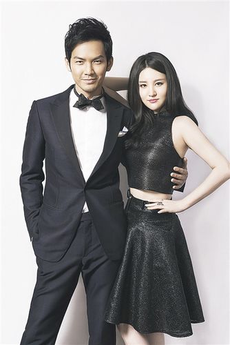 钟汉良,刘小小拍情侣大片 男方亲密搂女方(图)