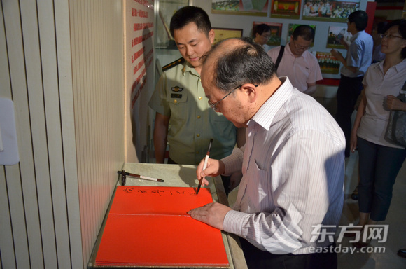 东方网与武警上海总队一支队签署警企共建协议