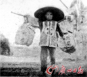 这是上世纪末一位邮差的老照片.