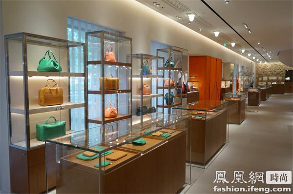 香水区域内展示的是爱马仕的闻香珍藏系列(hermessence),以及一个可供