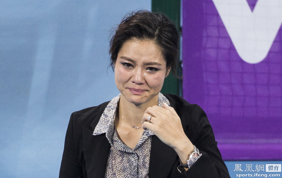 直击:李娜退役仪式飙泪动情告别谢球迷
