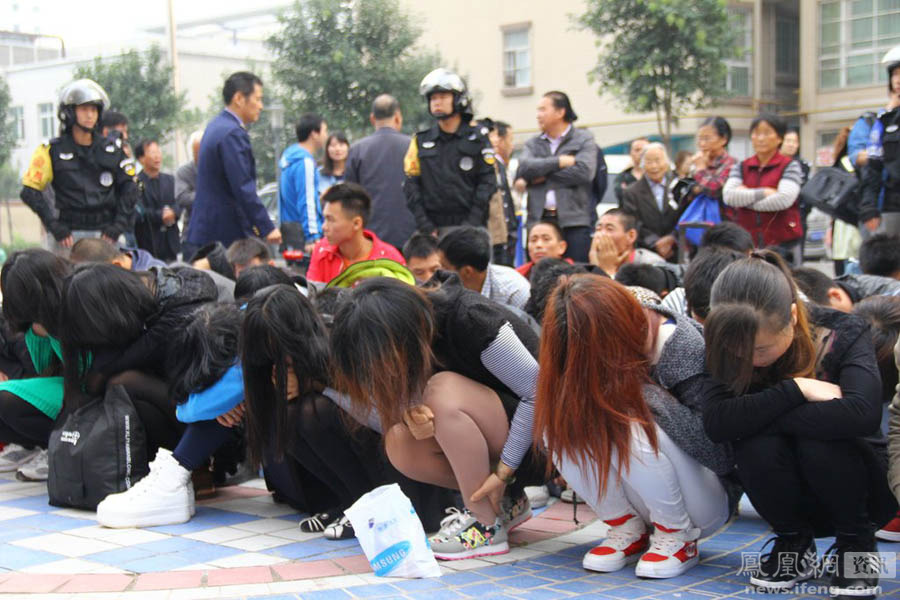 【凤凰网】西安:公安端掉传销窝点现场