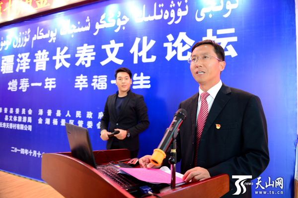 泽普县县委书记刘四宏介绍泽普县相关情况.