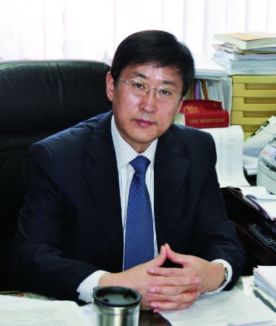 韩大元:不能在追求法外特权时抛弃宪法