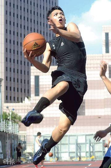 柯震东为还赔偿金冻结账户赞旧爱萧亚轩体贴图