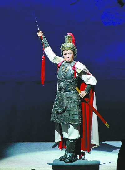 青年歌唱家雷佳扮演的花木兰英姿飒爽