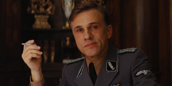 里饰演的纳粹军官时光网讯《无耻混蛋》里的纳粹军官克里斯托弗·