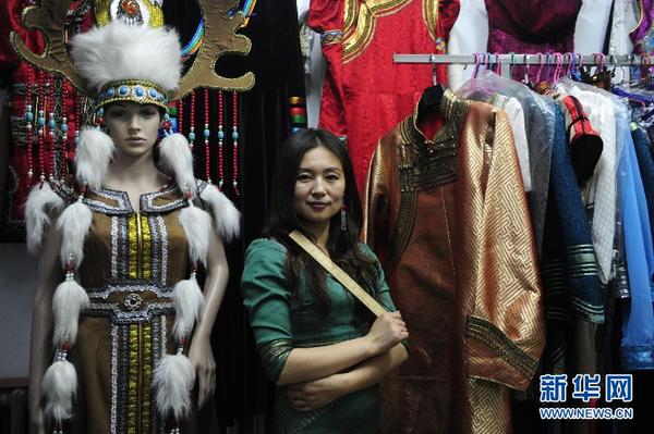 80后女孩关鑫将蒙古族元素融入现代服饰