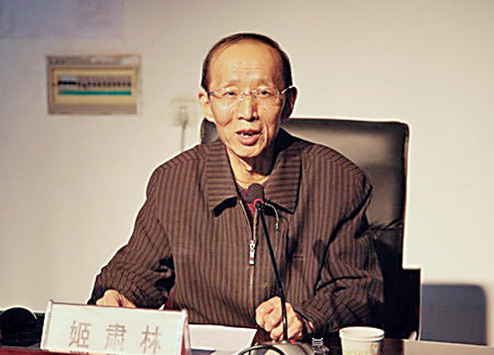 曹华)"暴恐分子是极少数,不代表哪个民族,哪个地域,不能给新疆贴标签