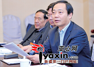 新疆克拉玛依市委书记陈新发接受亚心网记者专访:打造"一带"核心区