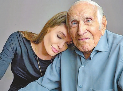 朱莉和影片原型路易·赞贝里尼.