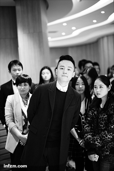 “作家挣钱多不是坏事吧？”_手机凤凰网