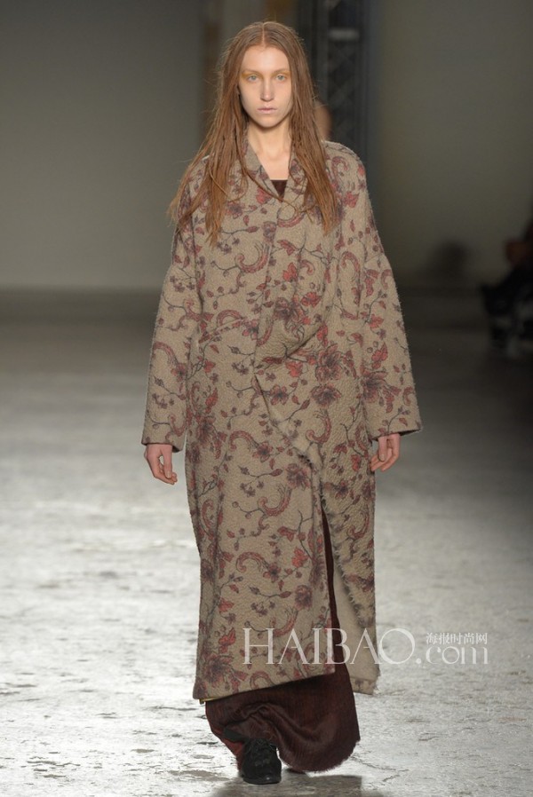 王汁 (uma wang) 2015秋冬女装秀,海报网带你回顾2015秋冬米兰时装周