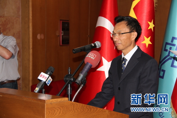 中国驻土耳其大使郁红阳发表讲话(新华网记者 郑金发摄)