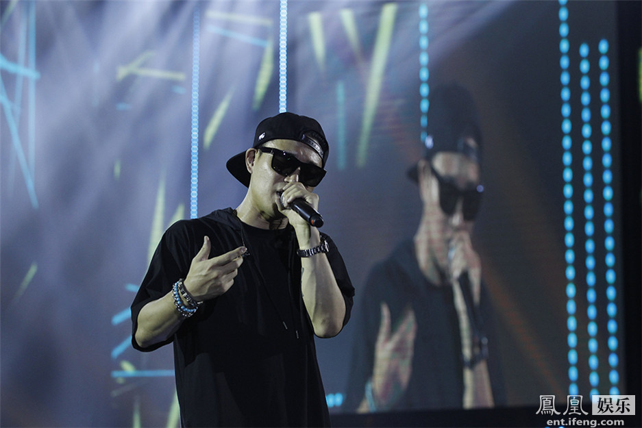 韩跑男姜gary苦学中国小调玩唱会博百万观众开心高清大图