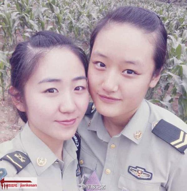 英姿绽放:阅兵仪仗队秀丽女兵上军校