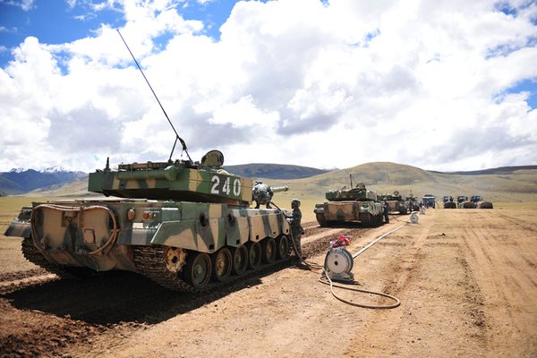 "补给行动 2015"物资油料保障演练在藏北高原举行