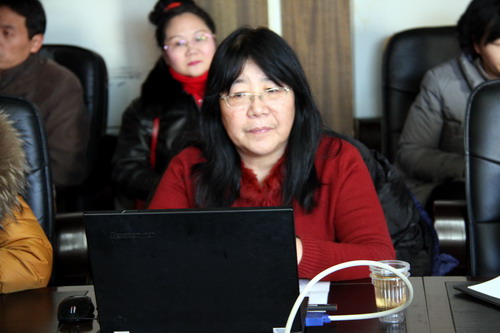 王娅为二十五中语文组全体教师做"高效课堂"的讲座 为了帮助语文老师