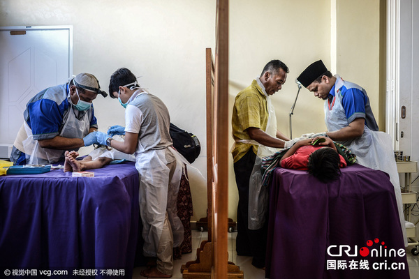 马来西亚200名男孩参加集体割礼仪式组图