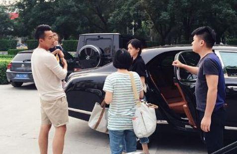 网曝奶茶挺孕肚与刘强东恩爱照 盘点富豪们的幸福时刻|怀孕|网友_凤凰