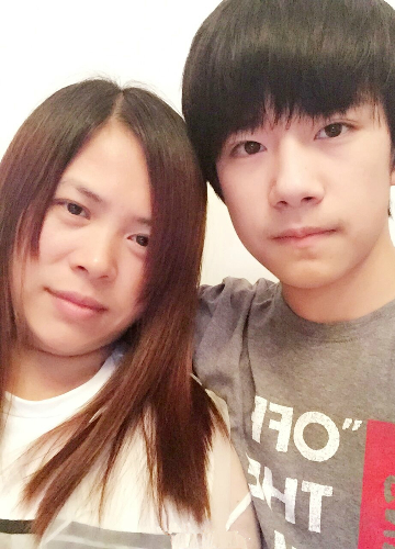 易烊千玺和妈妈