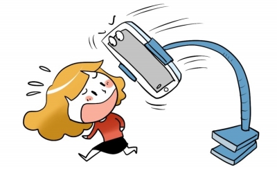 一天早上,梅梅苦着一张脸来上班,说她昨晚用手机看电影,把脖子扭了.