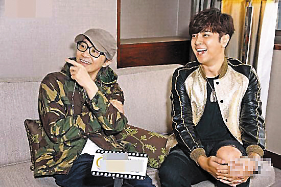 周星驰与罗志祥"八爪鱼"海报今年贺岁档,周星驰又有新片上映.