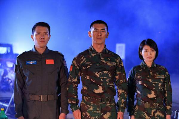 导演刘猛合作的特种兵系列第四部《特种兵之霹雳火》正在江苏卫视