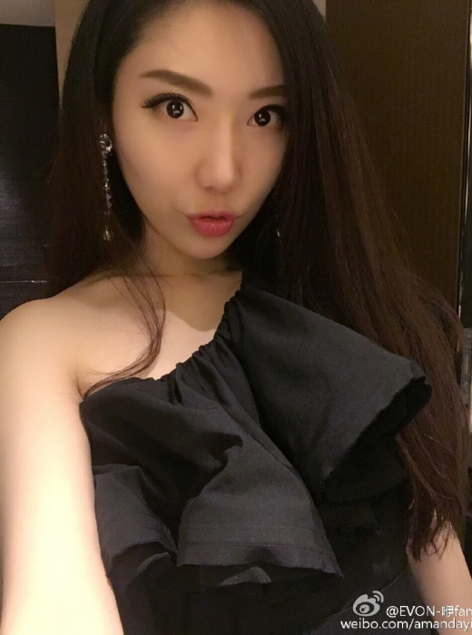 李帅娇妻合影邹市明 笑称成小粉丝