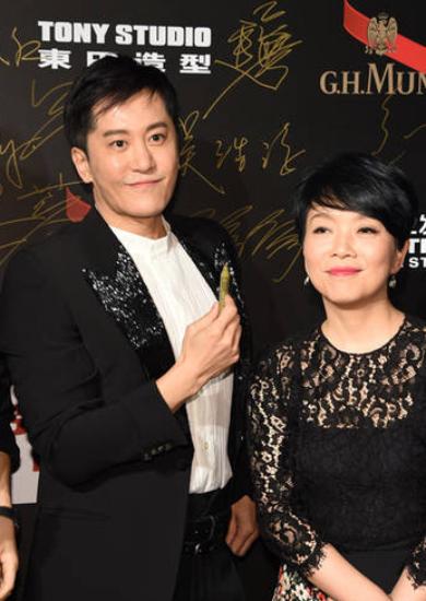 毛宁与好友陈明一同亮相,看起来状态不错.