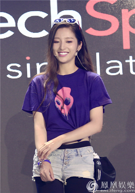 潘辰现身滑雪比赛身姿矫健似奥运健儿