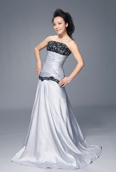 云南民族歌后何纾独唱音乐会再现魅力七彩云南