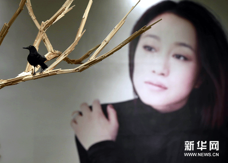 图为艾敬的作品《生命之树》(11月19日摄).