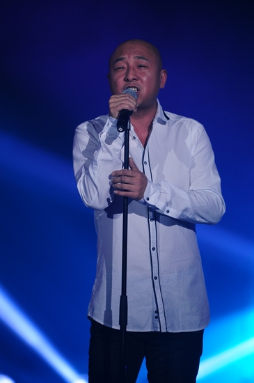 曾是零点乐队主唱的周晓鸥