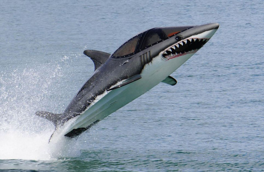 美公司用退役战斗机造鲨鱼快艇售价40万元